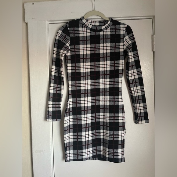 Grey, red and white plaid long sleeve mini dress size medium - Picture 2 of 6